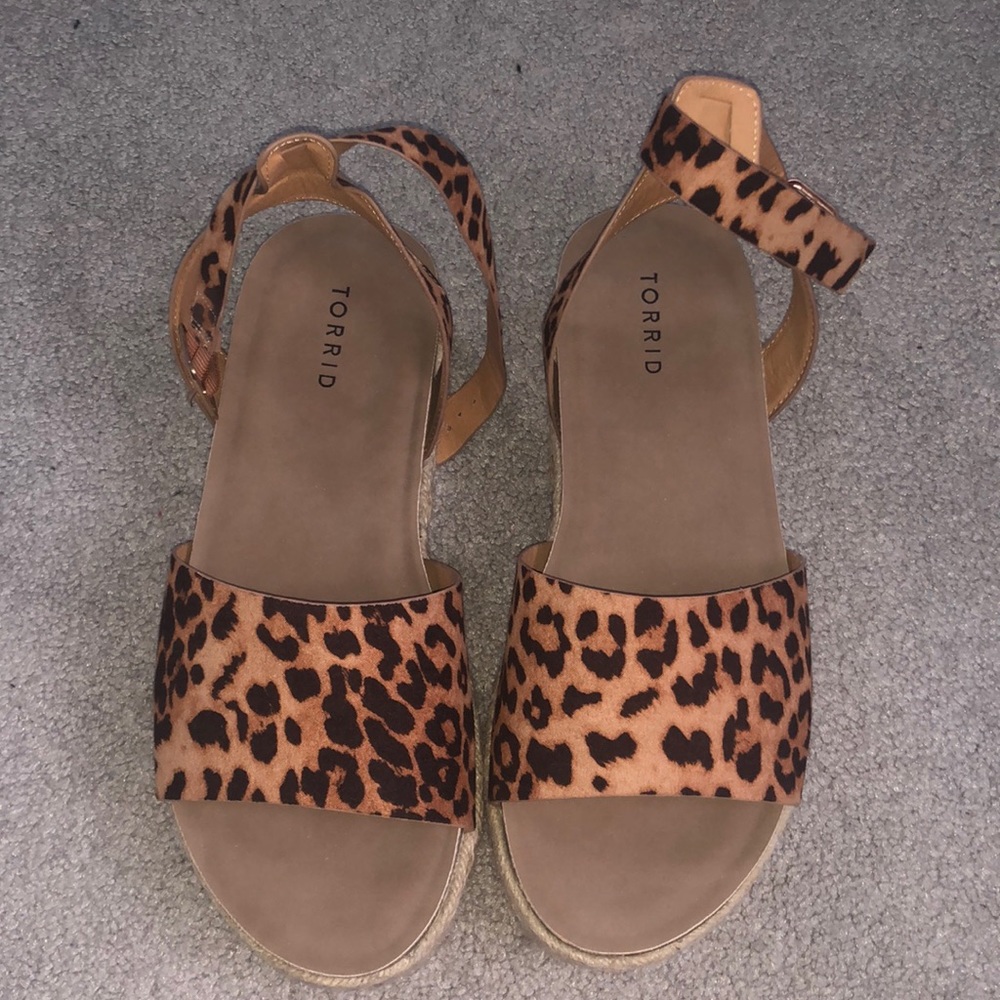 NEVER WORN LEOPARD ESPADRILLE FLATFORM